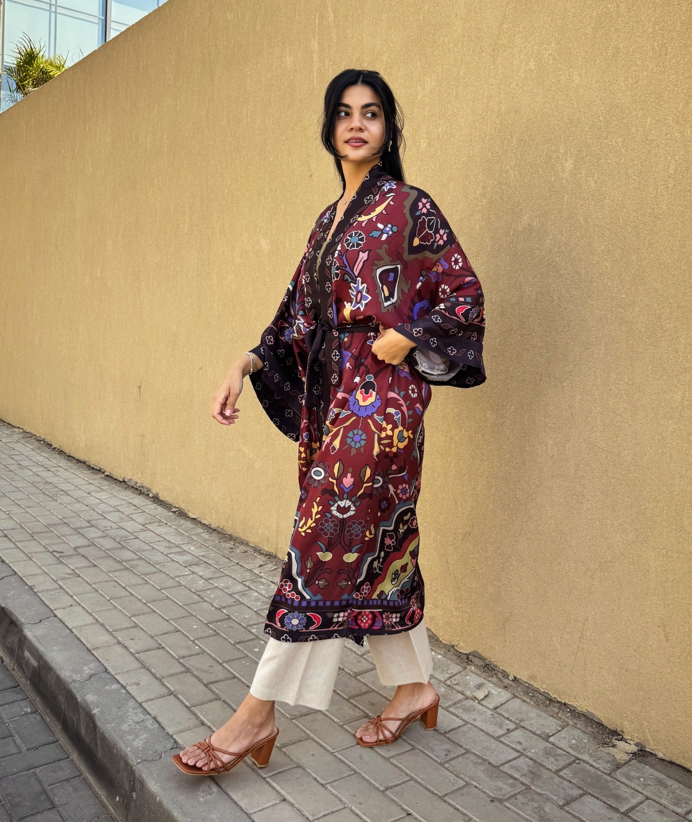 Azadeh Satin Kimono im Zimt