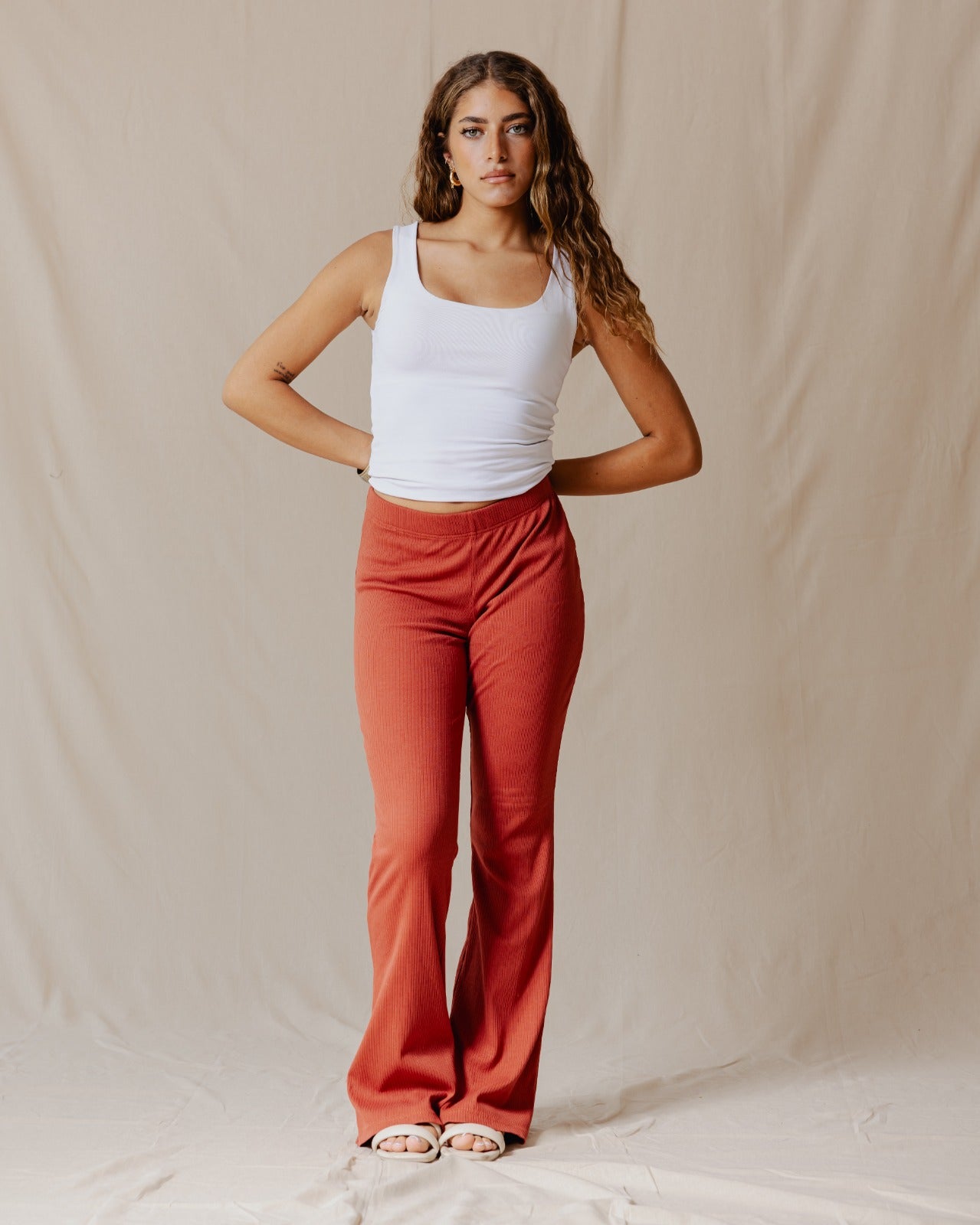 Pantaloni a coste flare Brick