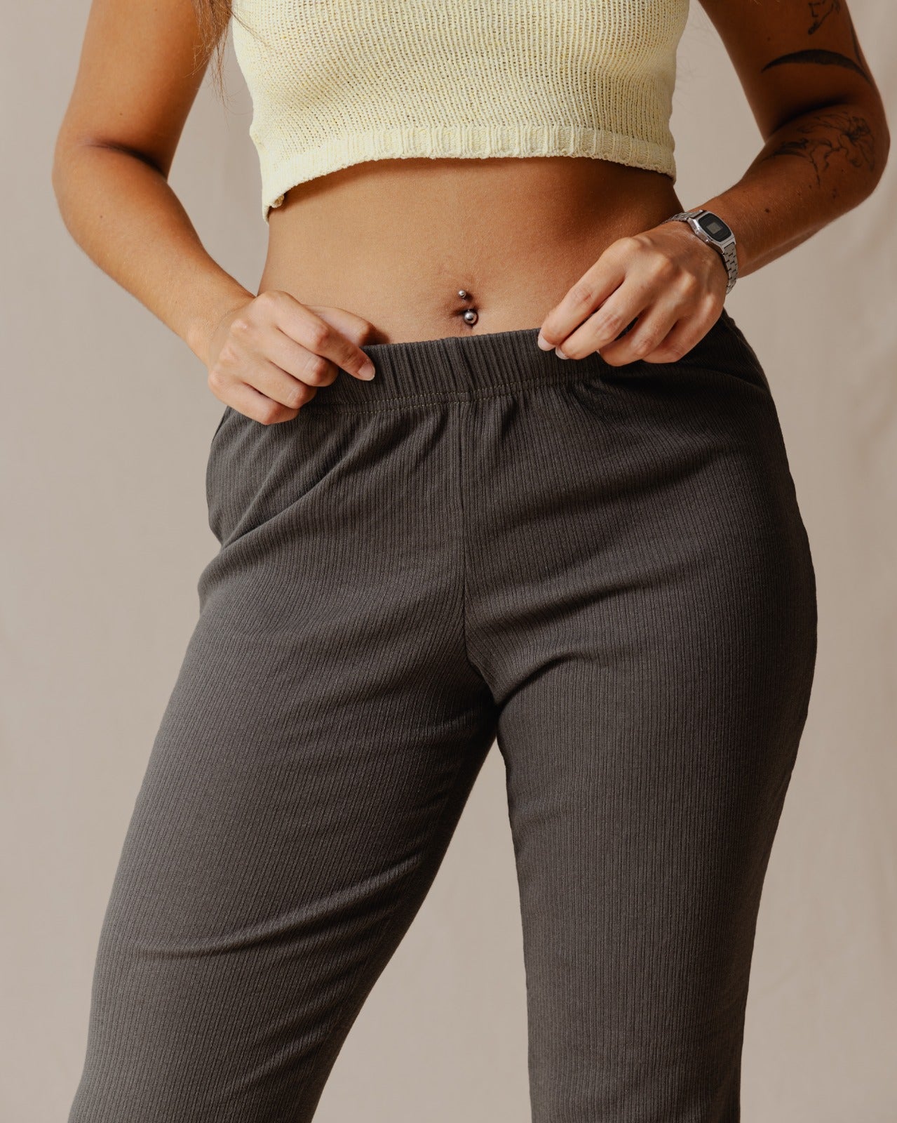 Calça Flare Canelada Verde Oliva