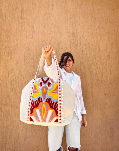 Bolso tote con pompones en rojo