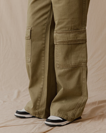 Pantalon cargo délavé en olive