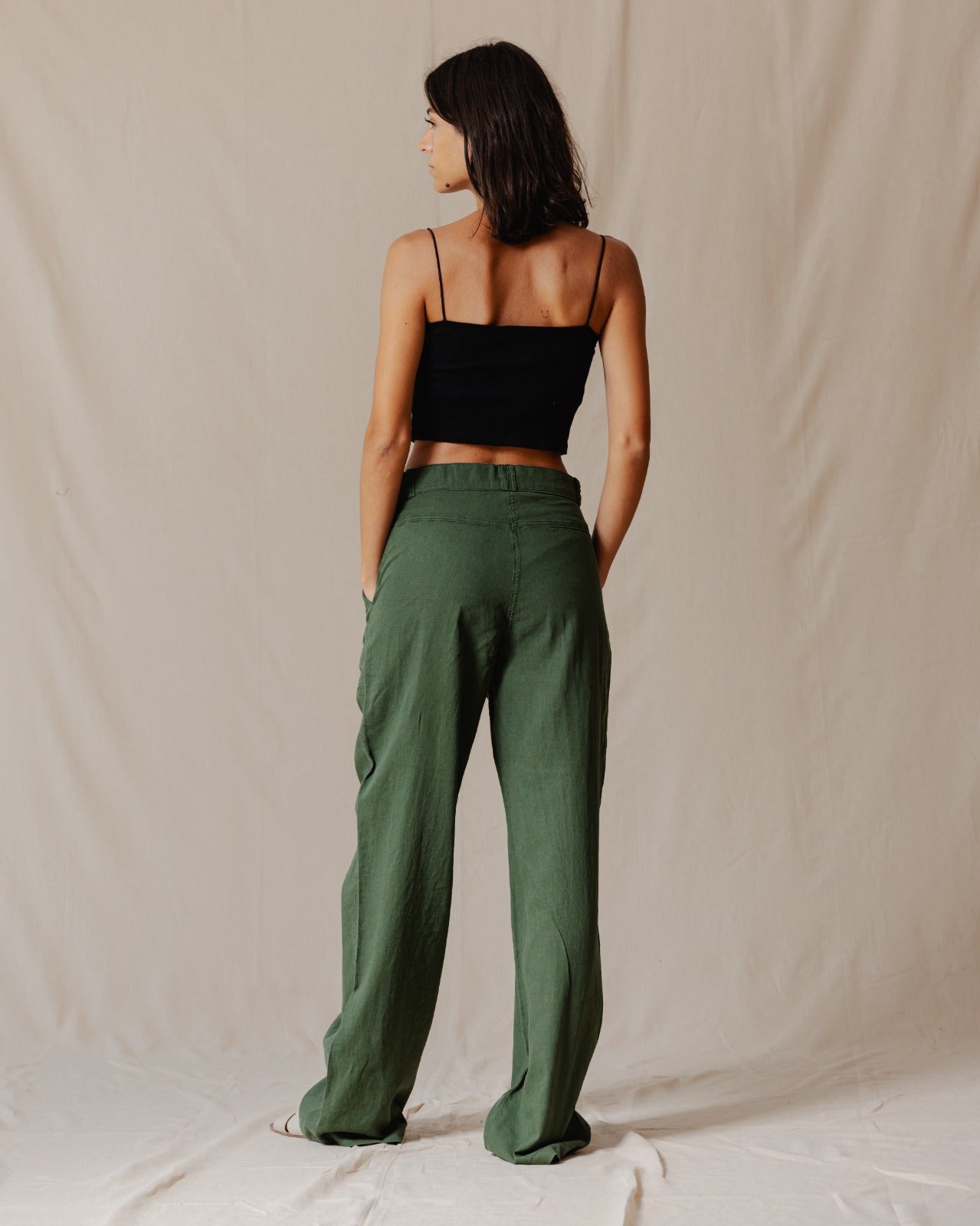 Pantalon classique en lin vert olive