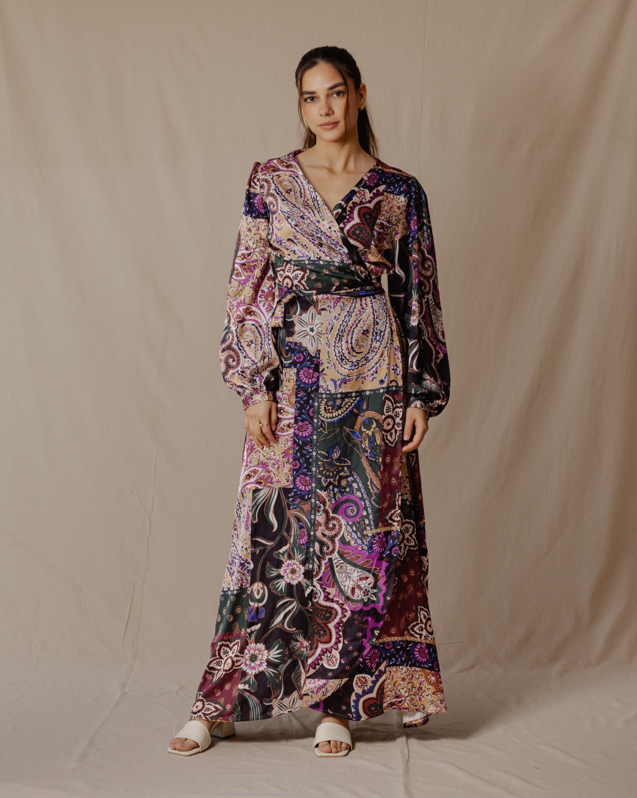 Patchwork Floral Wrap Vestido Oscuro