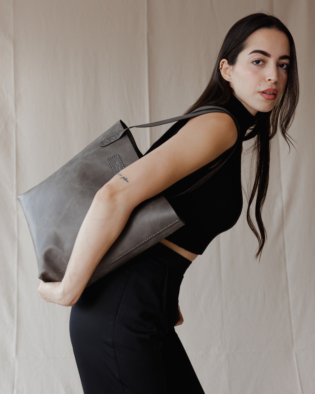 The Classic Genuine Tote Grey