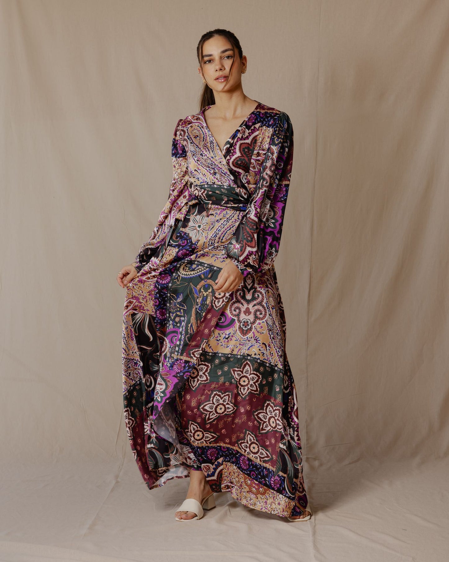 Patchwork Floral Wrap Vestido Oscuro