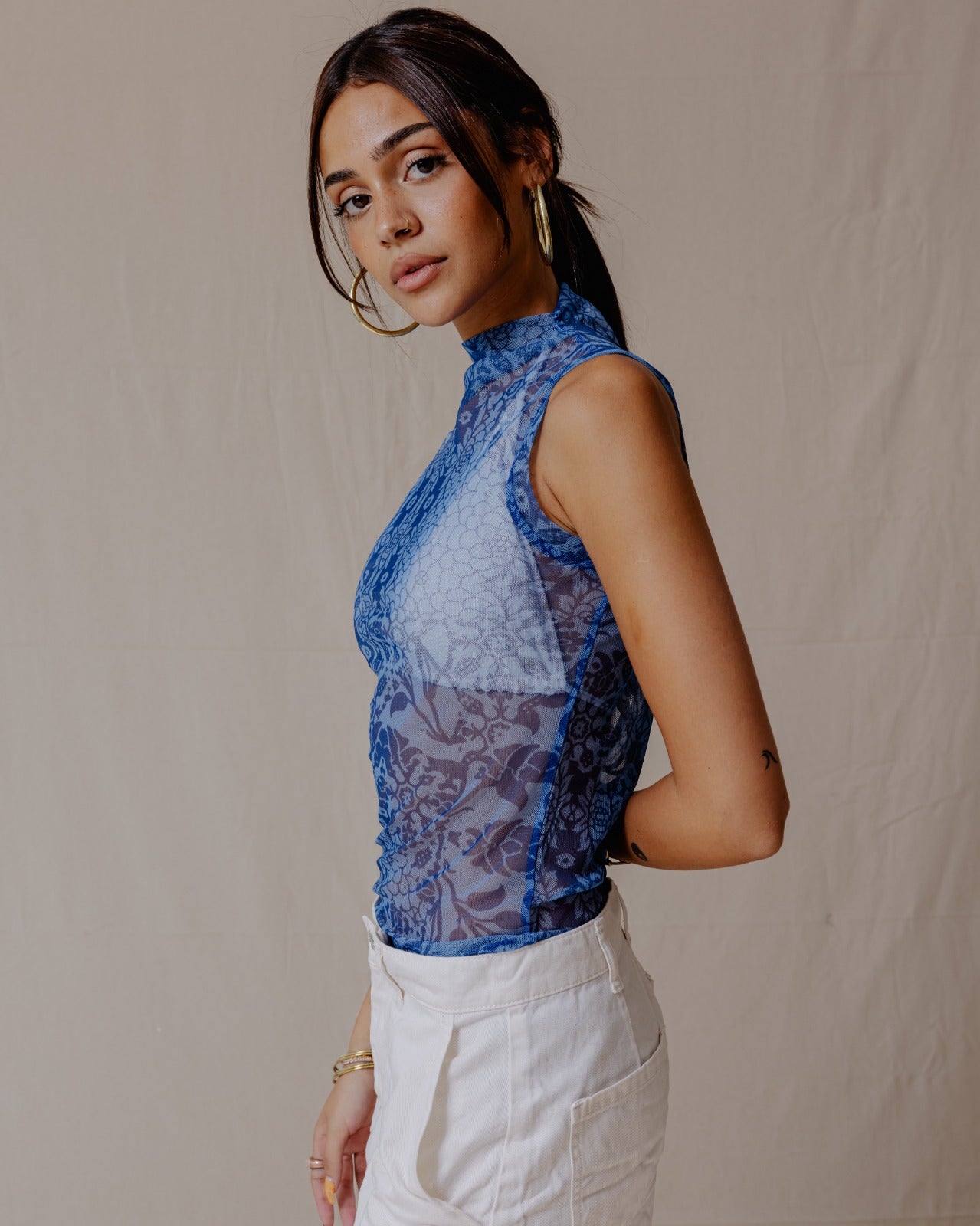 Floral Fusion Mesh Top Blau