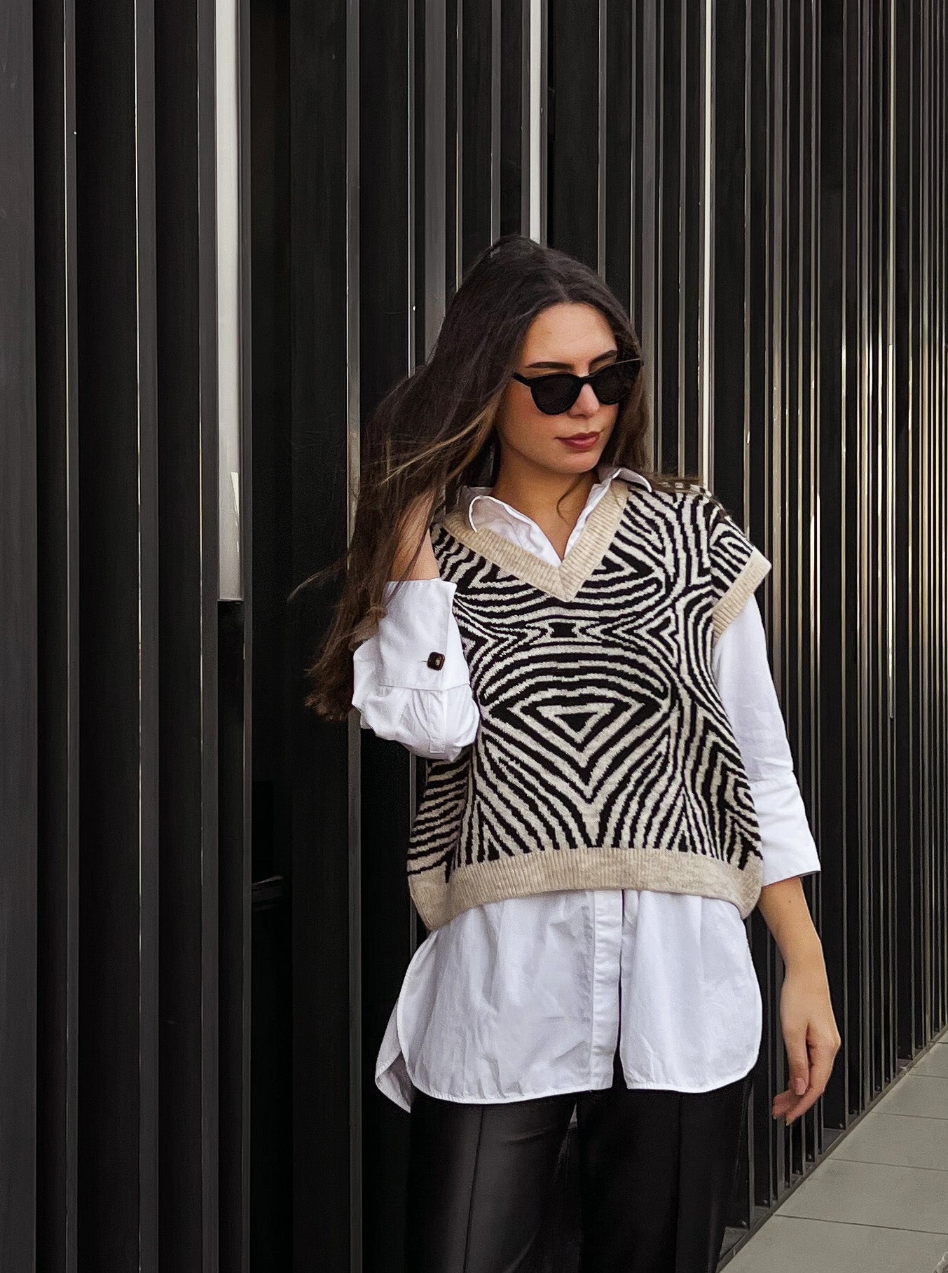 Zebra Illusion Knitted Vest Beige X Black