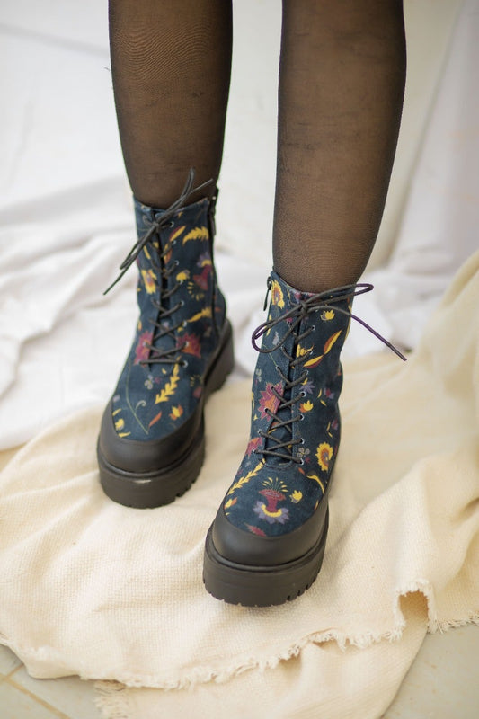 Printed velvet shoelace boots navy blue